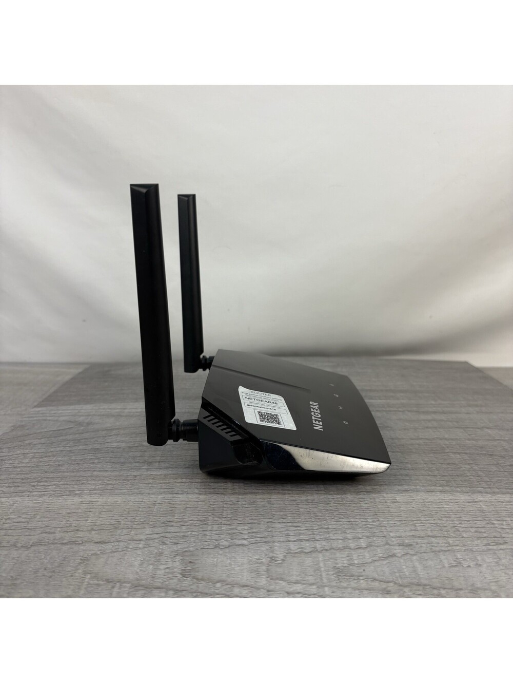 NETGEAR AC1200 Dual Band WiFi Router (Model R6120) w/ Power Adapter & Cable - Picture 3 of 8